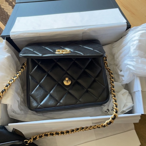 Chanel 21B Mini Flap Bag Blk Lambskin GHW - Picture 10 of 13